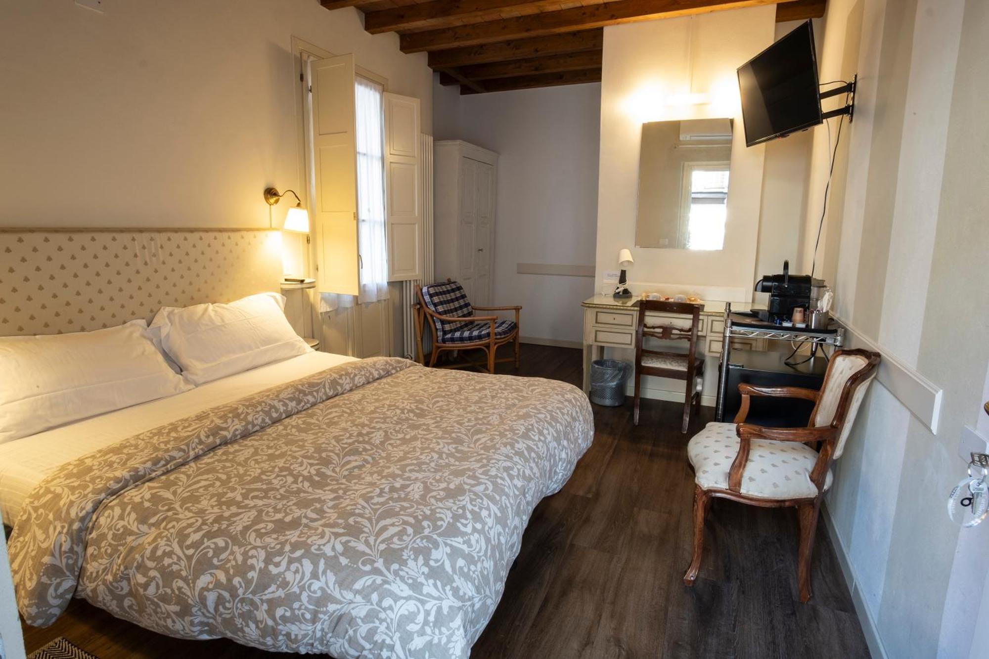 Il Cortiletto Hotel Piacenza Buitenkant foto
